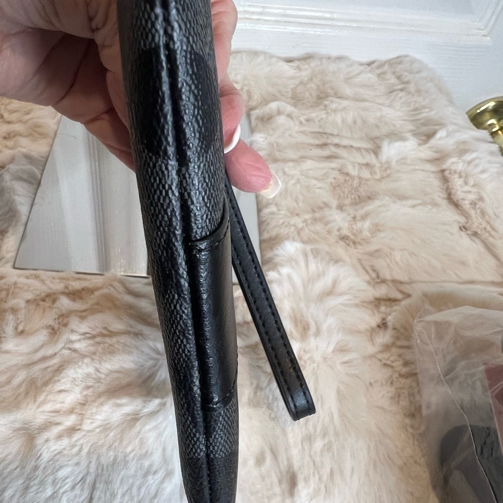 COACH CORNER ZIP SIGNATURE WALLET - Picture 4 of 7